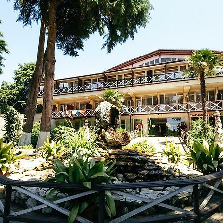Pitsunda Hotel ภายนอก รูปภาพ