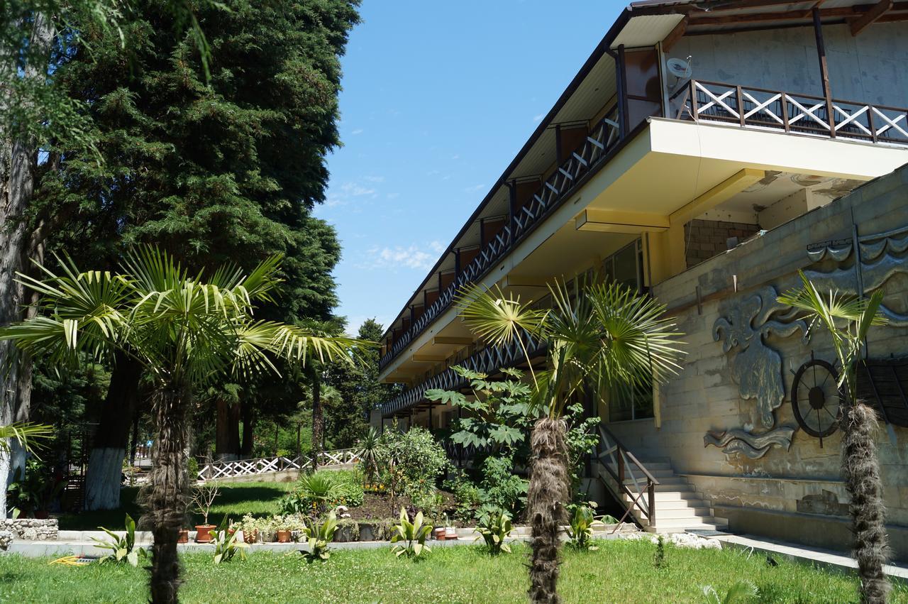 Pitsunda Hotel ภายนอก รูปภาพ