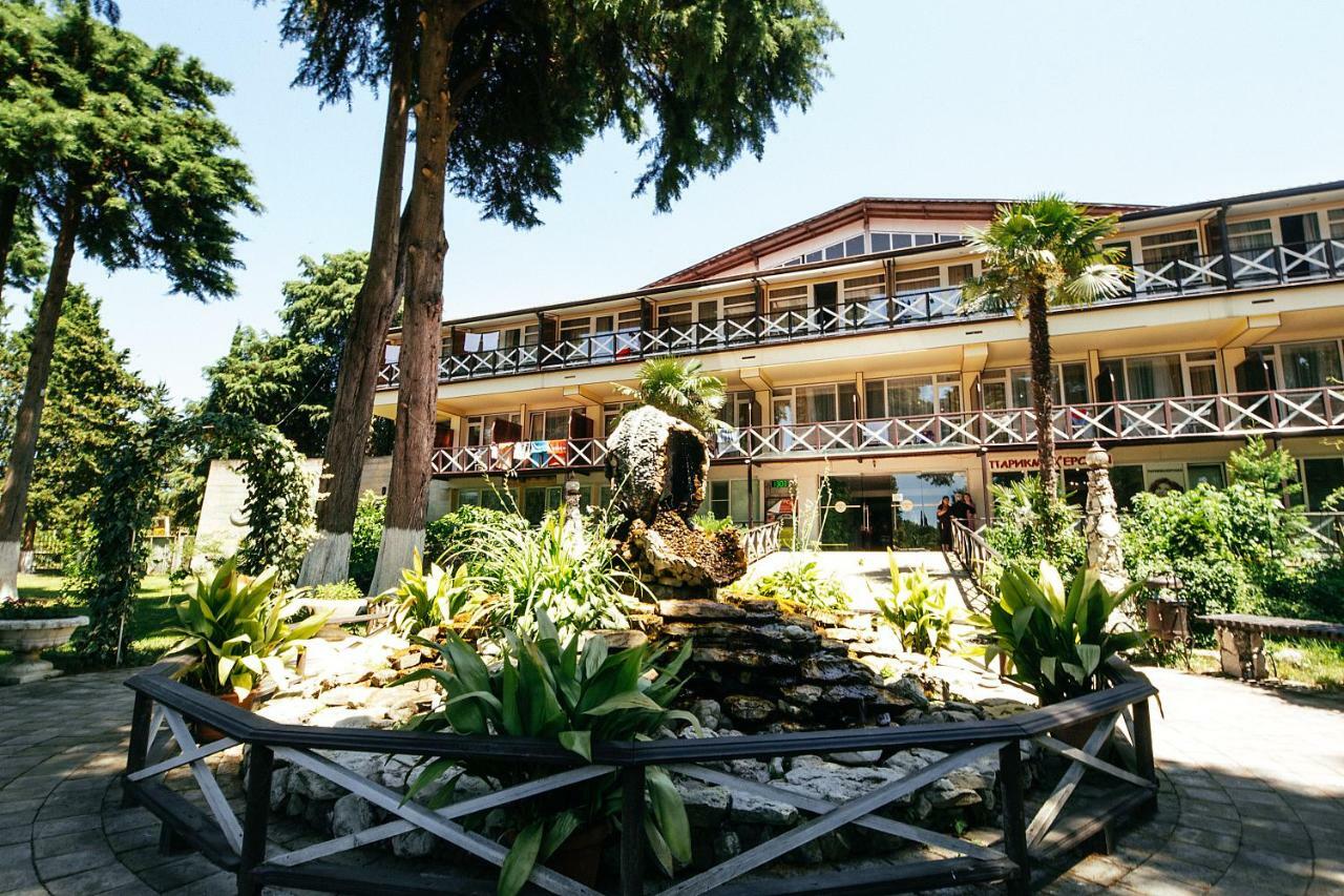 Pitsunda Hotel ภายนอก รูปภาพ